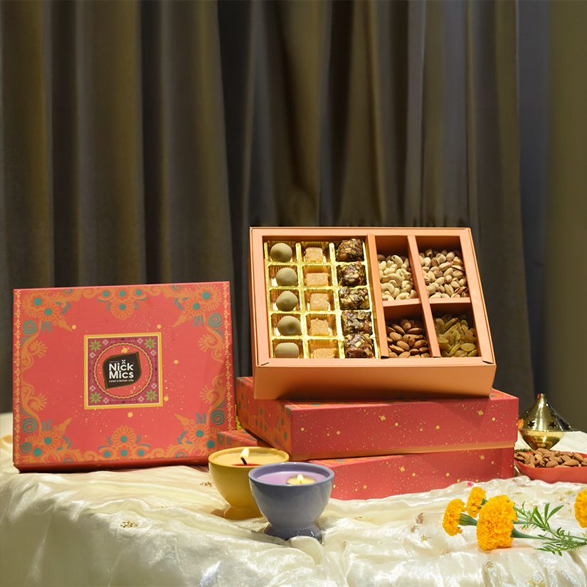 Nickmics Regal Treat Gift Box